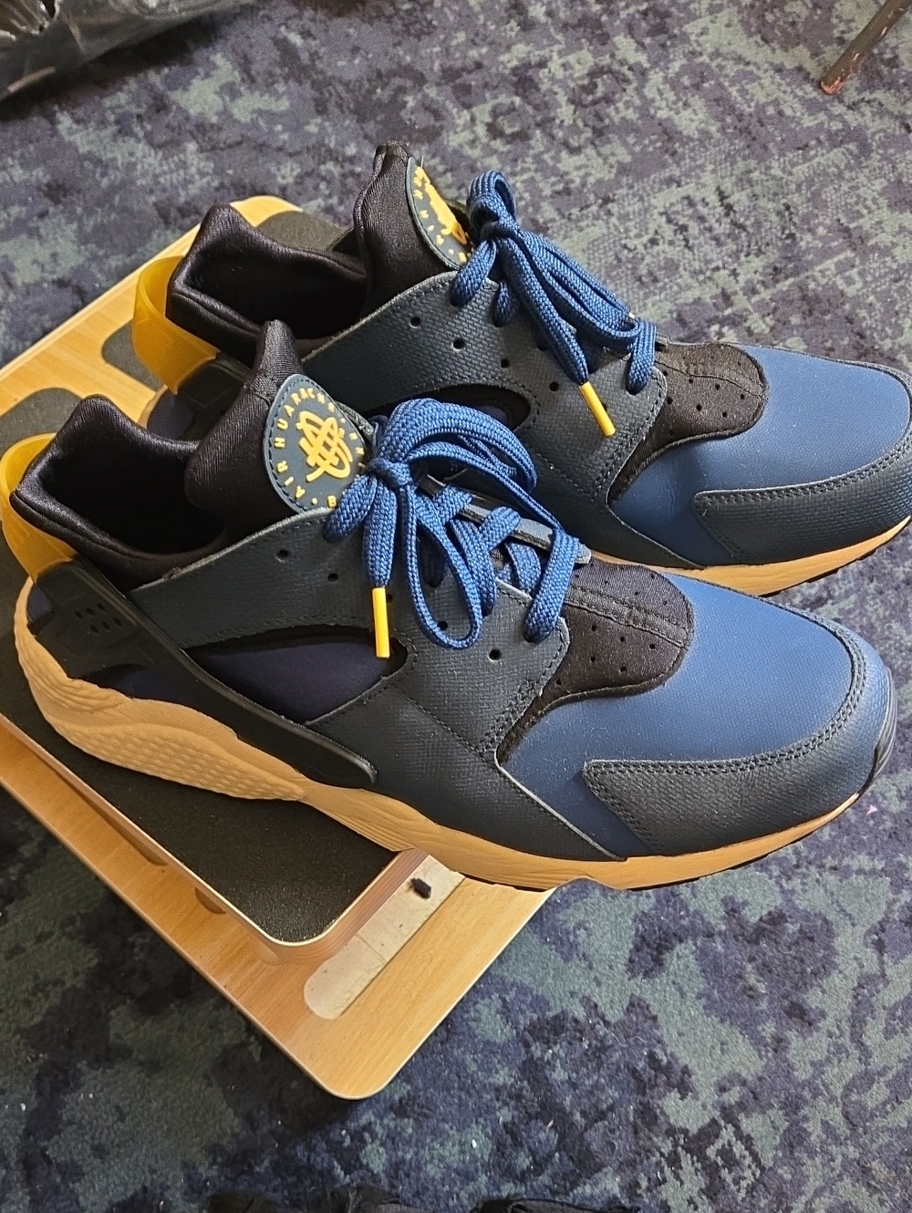 Nike Air Huarache - Black/University Gold/Armory Navy